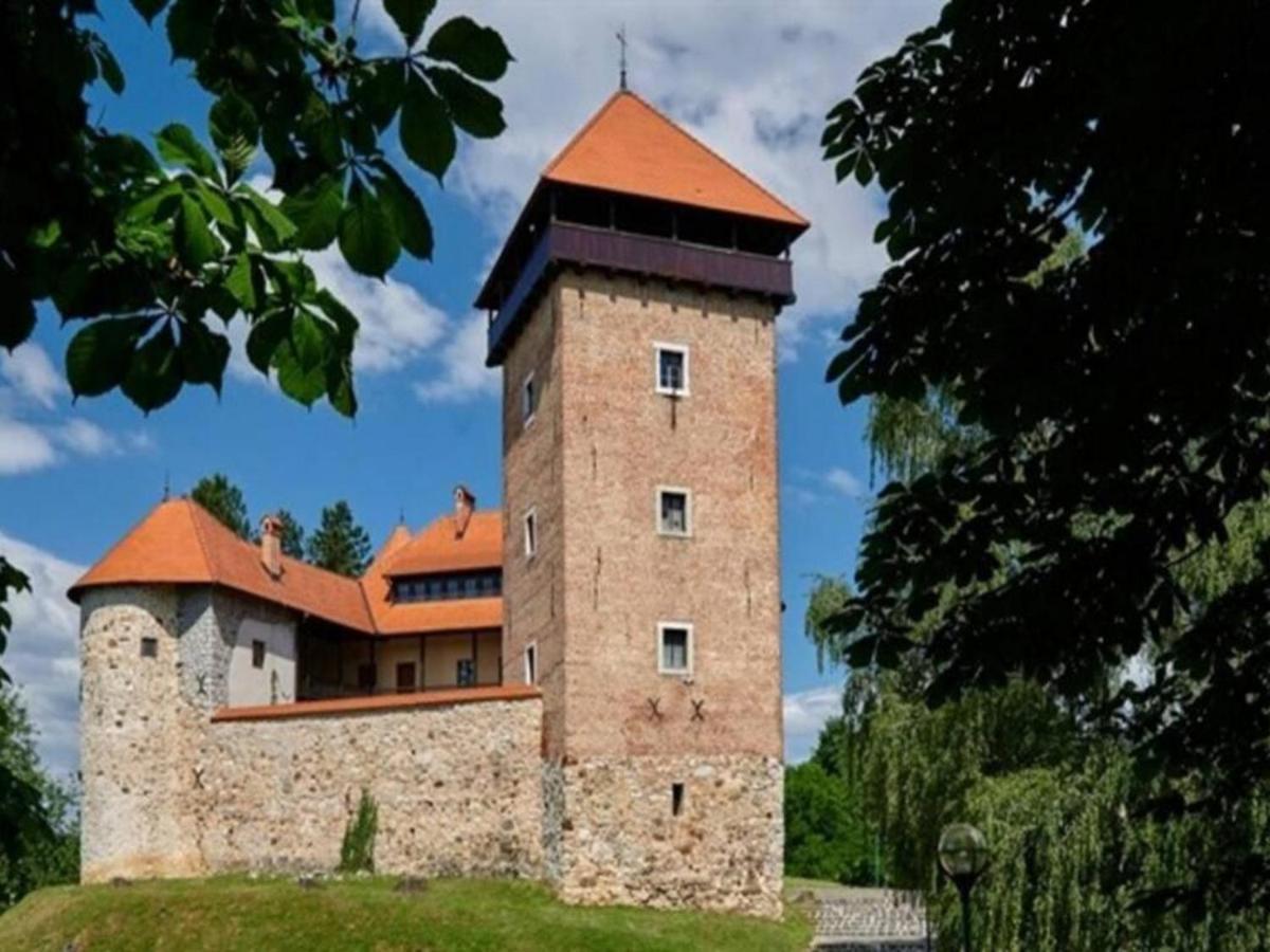 Apartmant Sandra - Big Terace And Free Parking Appartement Karlovac Buitenkant foto