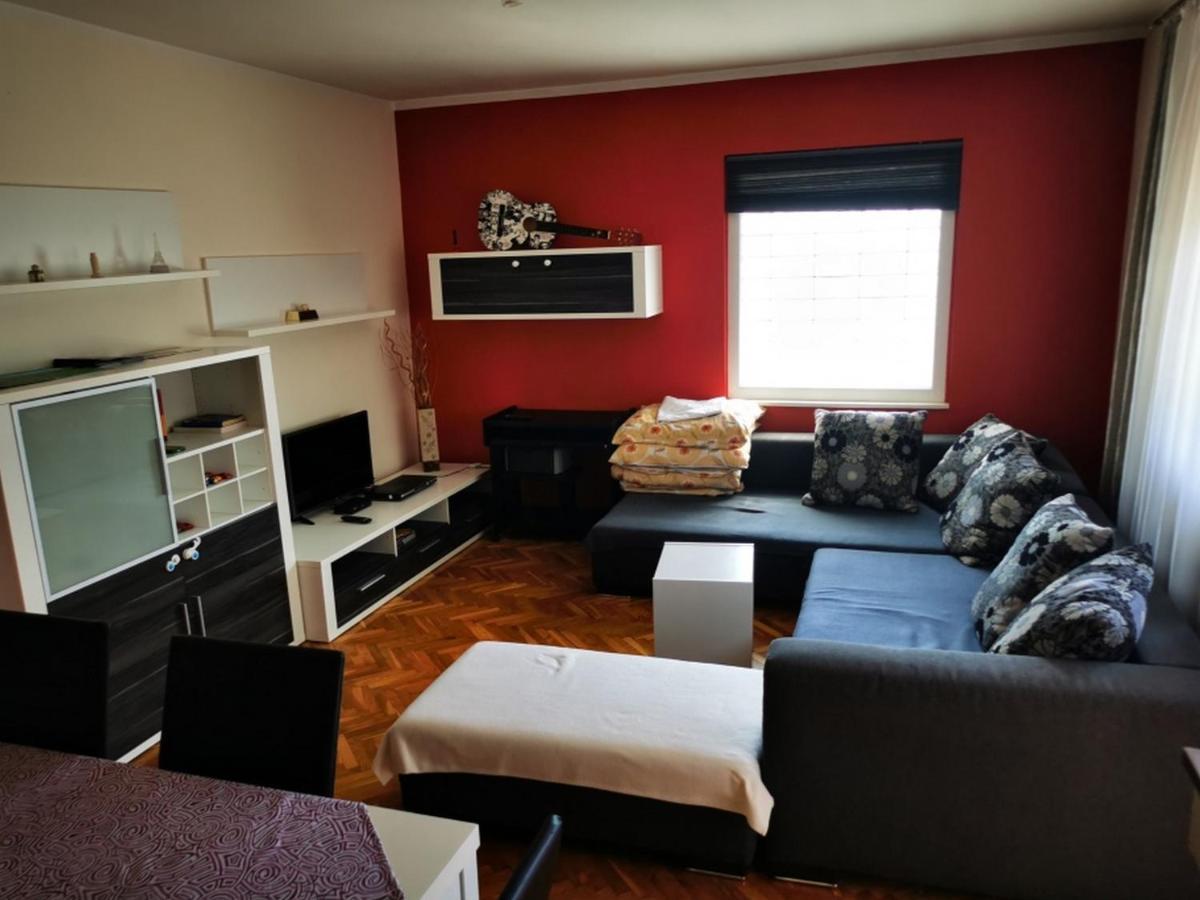 Apartmant Sandra - Big Terace And Free Parking Appartement Karlovac Buitenkant foto
