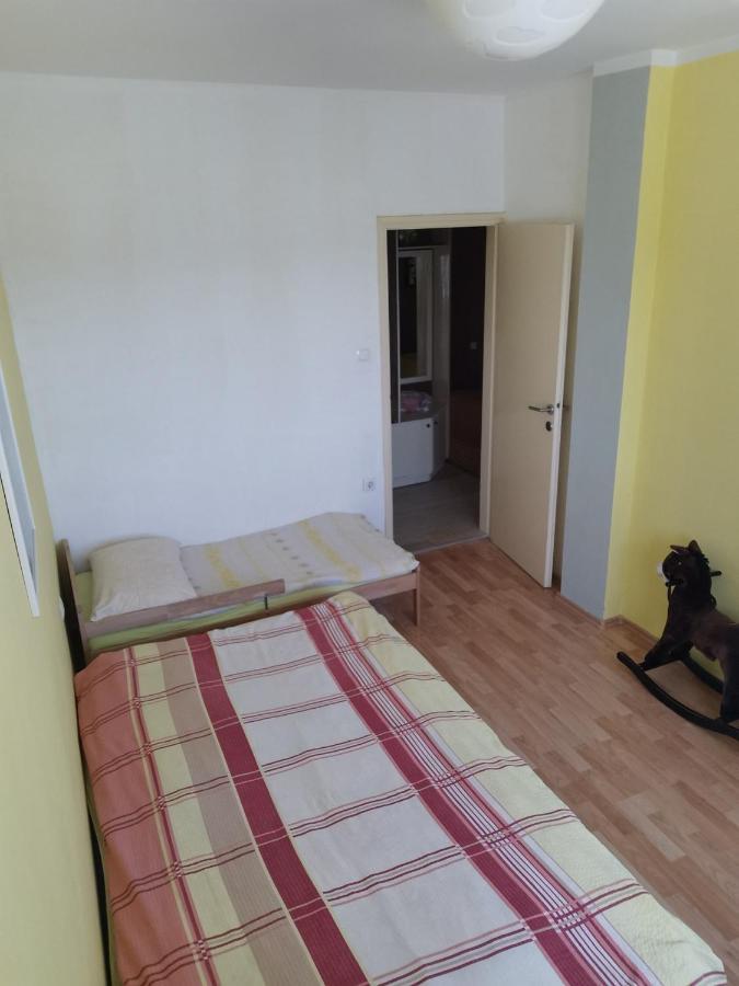Apartmant Sandra - Big Terace And Free Parking Appartement Karlovac Buitenkant foto