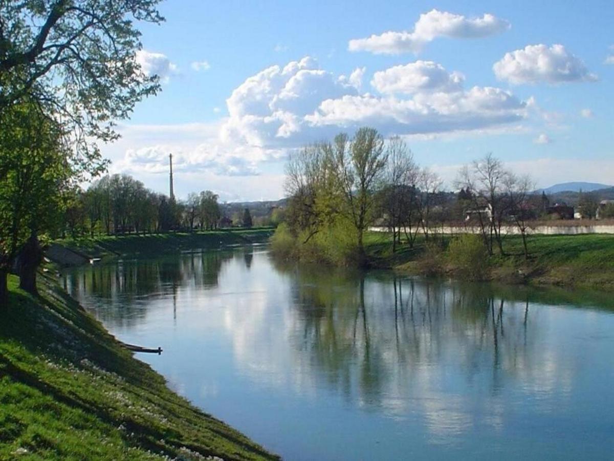 Apartmant Sandra - Big Terace And Free Parking Appartement Karlovac Buitenkant foto
