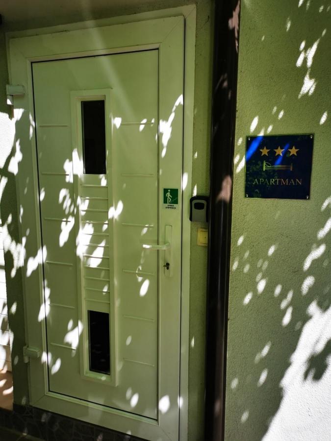 Apartmant Sandra - Big Terace And Free Parking Appartement Karlovac Buitenkant foto